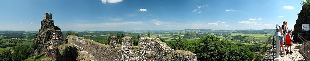 Панорама крепости Троски, снятая с северной башни