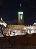 Подсветка Самарской соборной мечети в темное время суток.