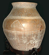 Urartian pottery, Erebuni museum 1a.jpg