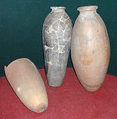 Urartian pottery, Erebuni museum a.jpg