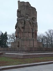 Monument in honour of USSR foundation in Kharkov - north.jpg