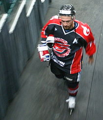 Алексей уходит в раздевалку после игры СКА—Авангард  08 октября 2007 г.