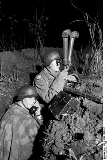 Bundesarchiv Bild 101I-198-1363-29A, Russland, Artillerie-Beobachtung.jpg