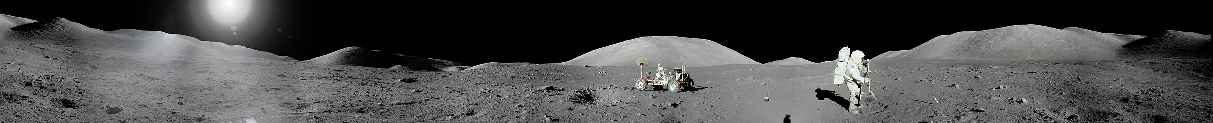Панорама лунной поверхности, съёмка экипажа Аполлона-17.