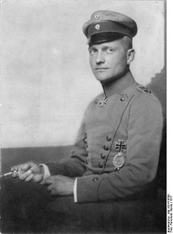 Bundesarchiv Bild 183-R18508, Manfred v. Richthofen.jpg