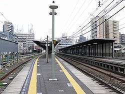 Higashi-fuchu platform.jpg