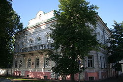 Здание бывшей усадьбы купца В. Я. Кузнецова.