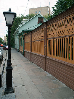 Вид на музей с улицы Льва Толстого.
