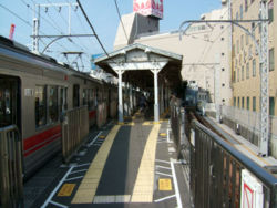 Tokyu-gotanda-platform.jpg
