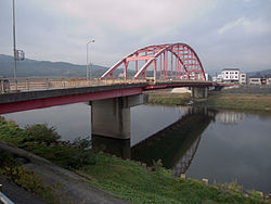 Мост через реку в городе Миёси
