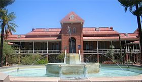 Олд-Мэйн, старейшее здание кампуса Аризонского университета