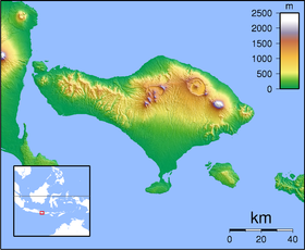 Физическая карта острова Бали. Пролив находится в верхней левой части изображения.