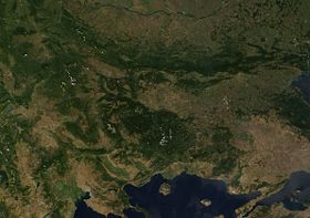 Горы Стара-Планина пересекают территорию Болгарии с запада на восток (снимок со спутника NASA)
