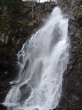 Средний каскад водопада