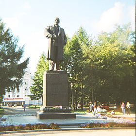 Monument of Lenin in Perm.jpg