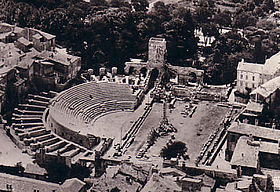 Арль. Развалины римского театра