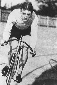 Маркус Харли во время одного из заездов на Олимпиаде 1904