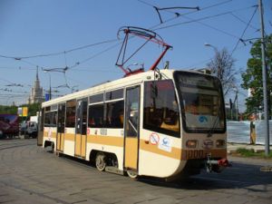 Трамвайный вагон 71-621 № 1000 в Москве на 6 году эксплуатации. Общий вид.