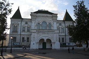 Здание бывшего Романовского музея