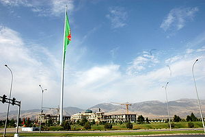 Ashgabat flagpole.jpg