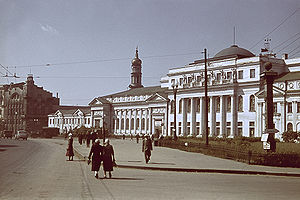 Здание Дворянского собрания и дом правительства ВУЦИК УССР в Харькове летом 1942 года