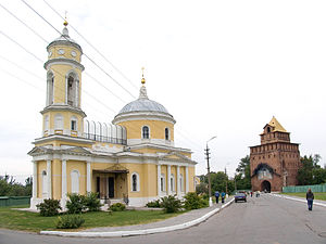 Крестовоздвиженская церковь и Пятницкие ворота