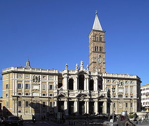 Фасад римской базилики Девы Марии