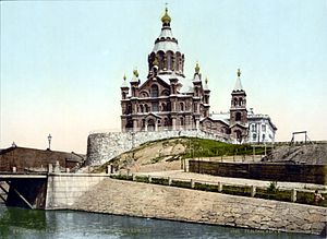 Uspenski Cathedral in Helsinki (1890-1900).jpg
