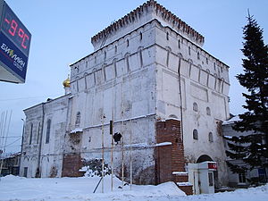 Znamenskaya tower in Yaroslavl 03.jpg