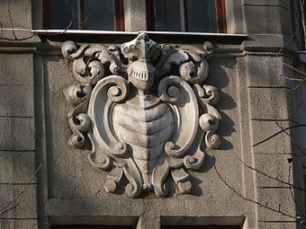 Рыцарский герб посередине