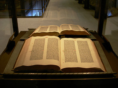 Beinecke-gutenburg-bible.jpg