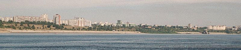 Вид Волгограда (Ворошиловский р-н) с острова Голодный (2005)